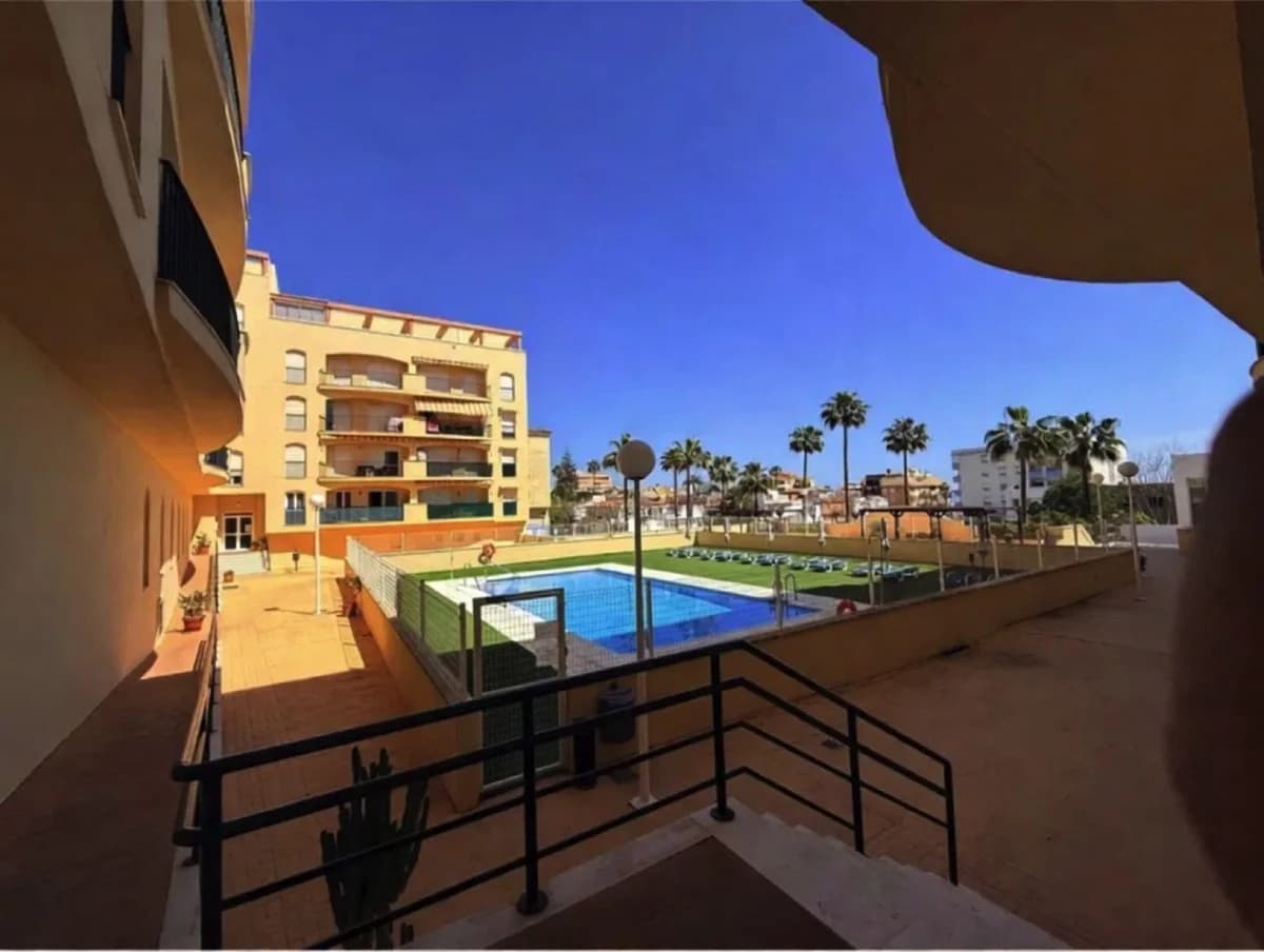 2 Bedroom Middle Floor Apartment for Sale in San Luis de Sabinillas, Málaga