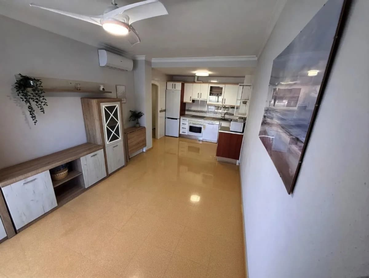 2 Bedroom Middle Floor Apartment for Sale in San Luis de Sabinillas, Málaga - Image 4