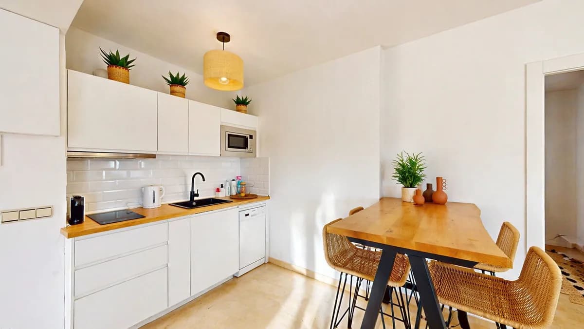 2 Bedroom Middle Floor Apartment for Sale in Atalaya, Málaga - Image 2