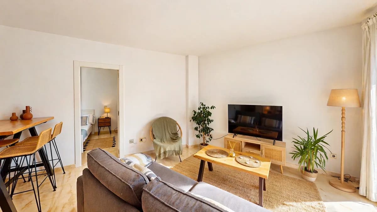 2 Bedroom Middle Floor Apartment for Sale in Atalaya, Málaga - Image 7