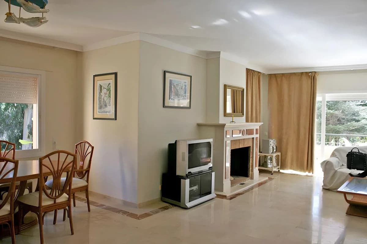4 Bedroom Penthouse Duplex for Sale in New Golden Mile, Málaga - Image 3