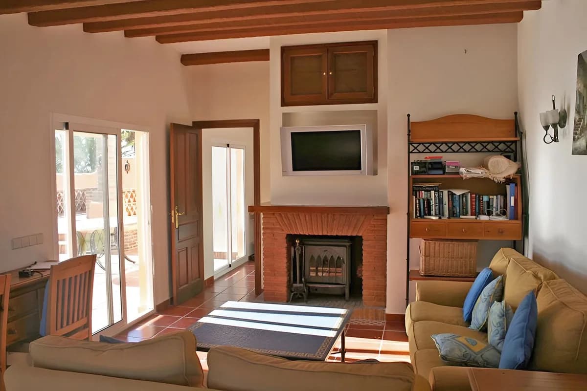 4 Bedroom Penthouse Duplex for Sale in New Golden Mile, Málaga - Image 5