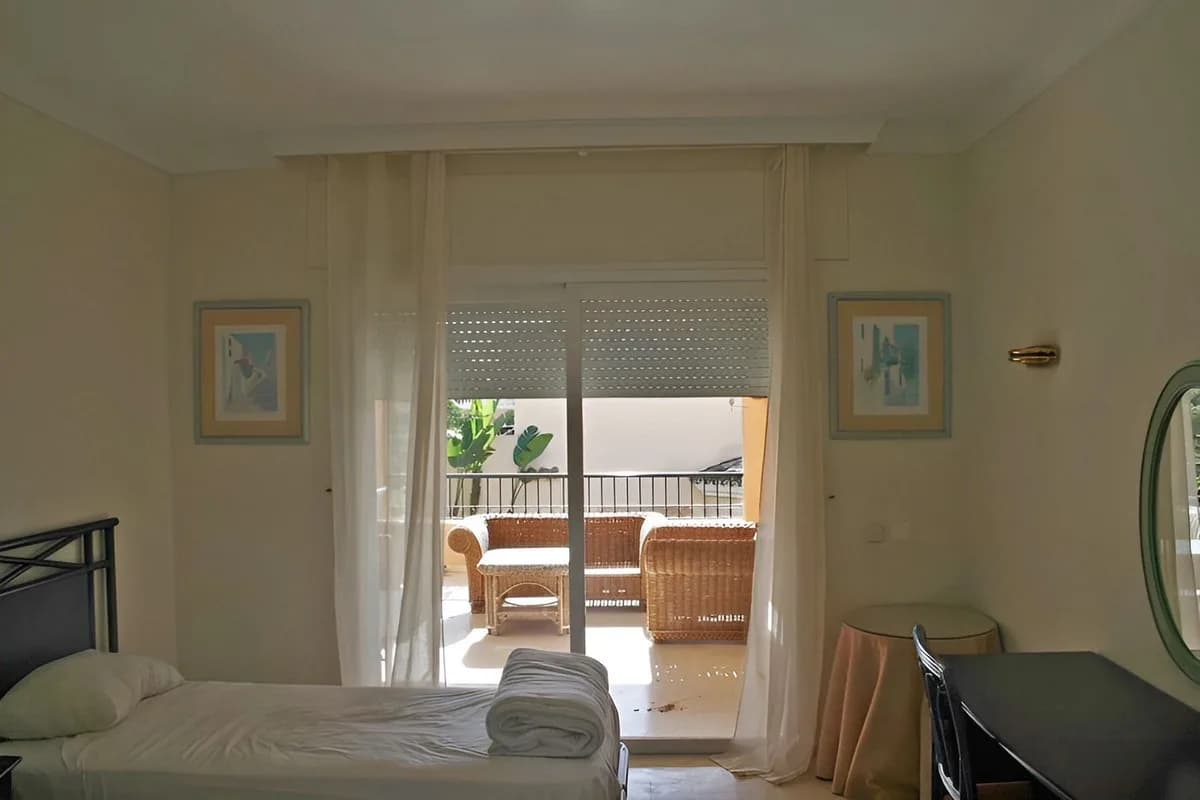 4 Bedroom Penthouse Duplex for Sale in New Golden Mile, Málaga - Image 6