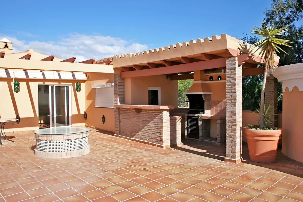 4 Bedroom Penthouse Duplex for Sale in New Golden Mile, Málaga - Image 8