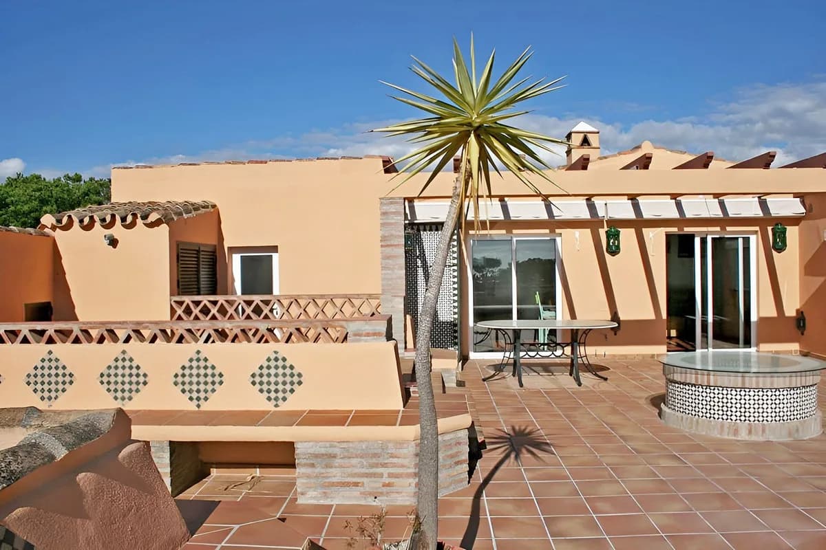 4 Bedroom Penthouse Duplex for Sale in New Golden Mile, Málaga - Image 9