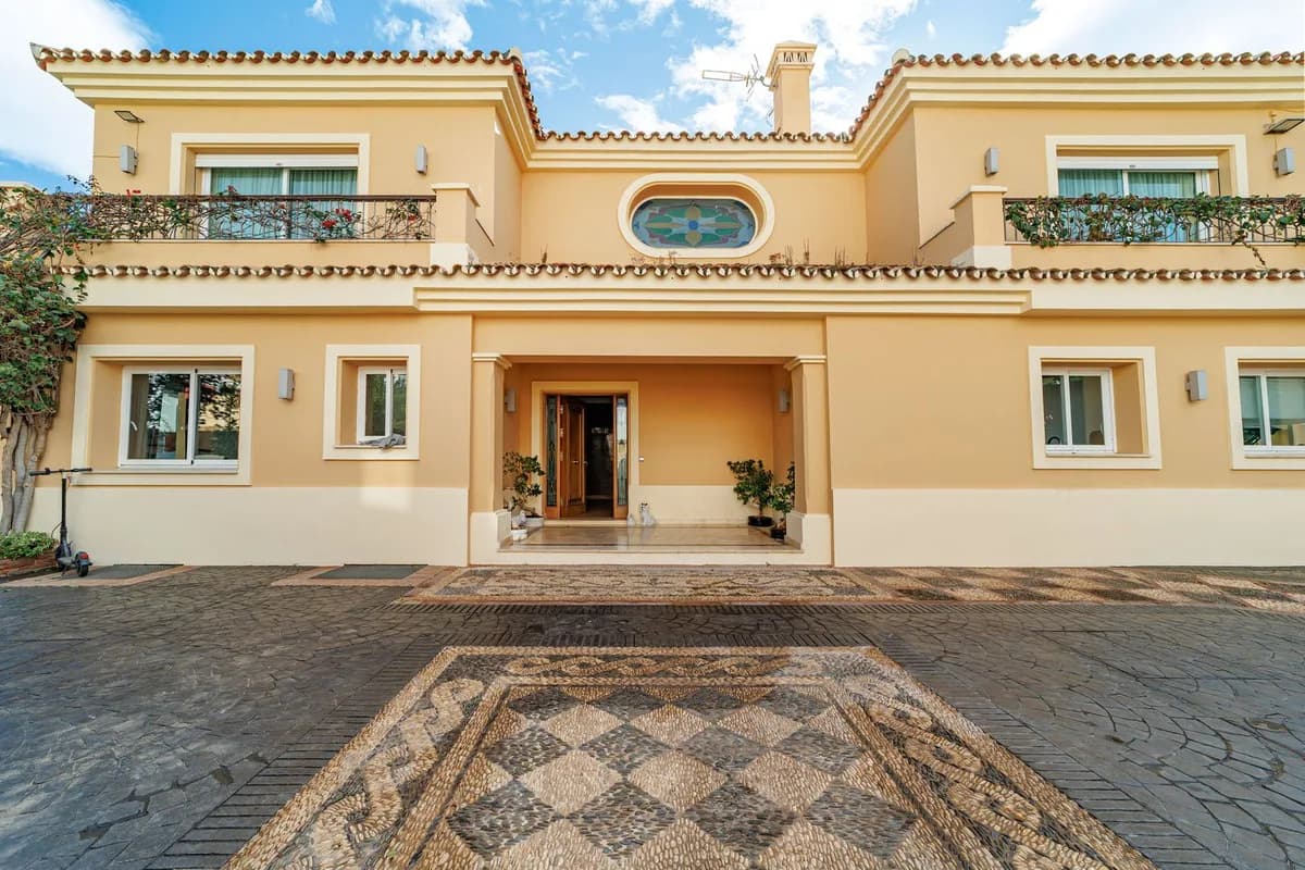 8 Bedroom Detached Villa for Sale in Marbella, Málaga - Image 3