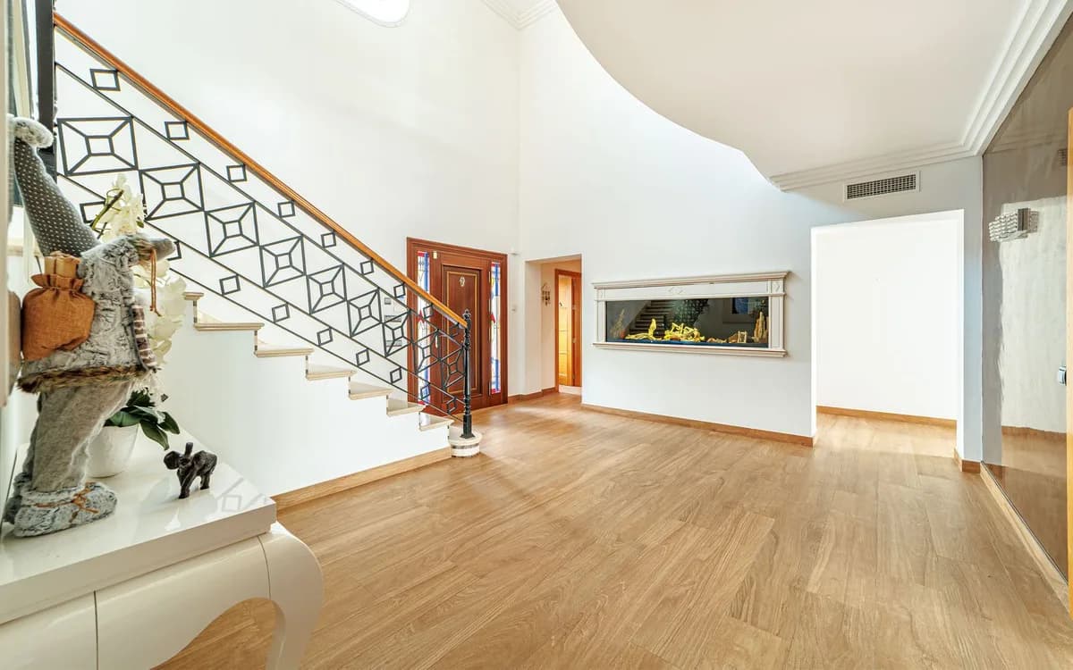 8 Bedroom Detached Villa for Sale in Marbella, Málaga - Image 7