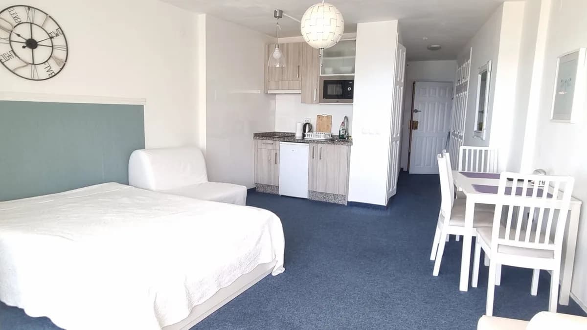 Middle Floor Studio for Sale in Calahonda, Málaga - Image 6
