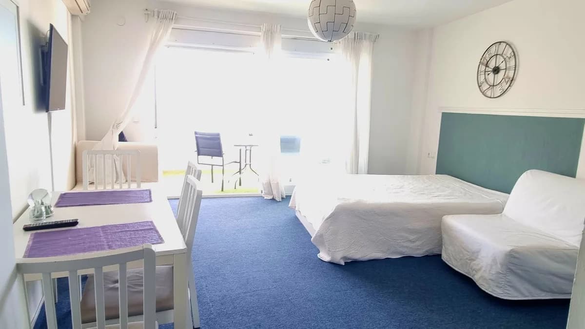 Middle Floor Studio for Sale in Calahonda, Málaga - Image 7
