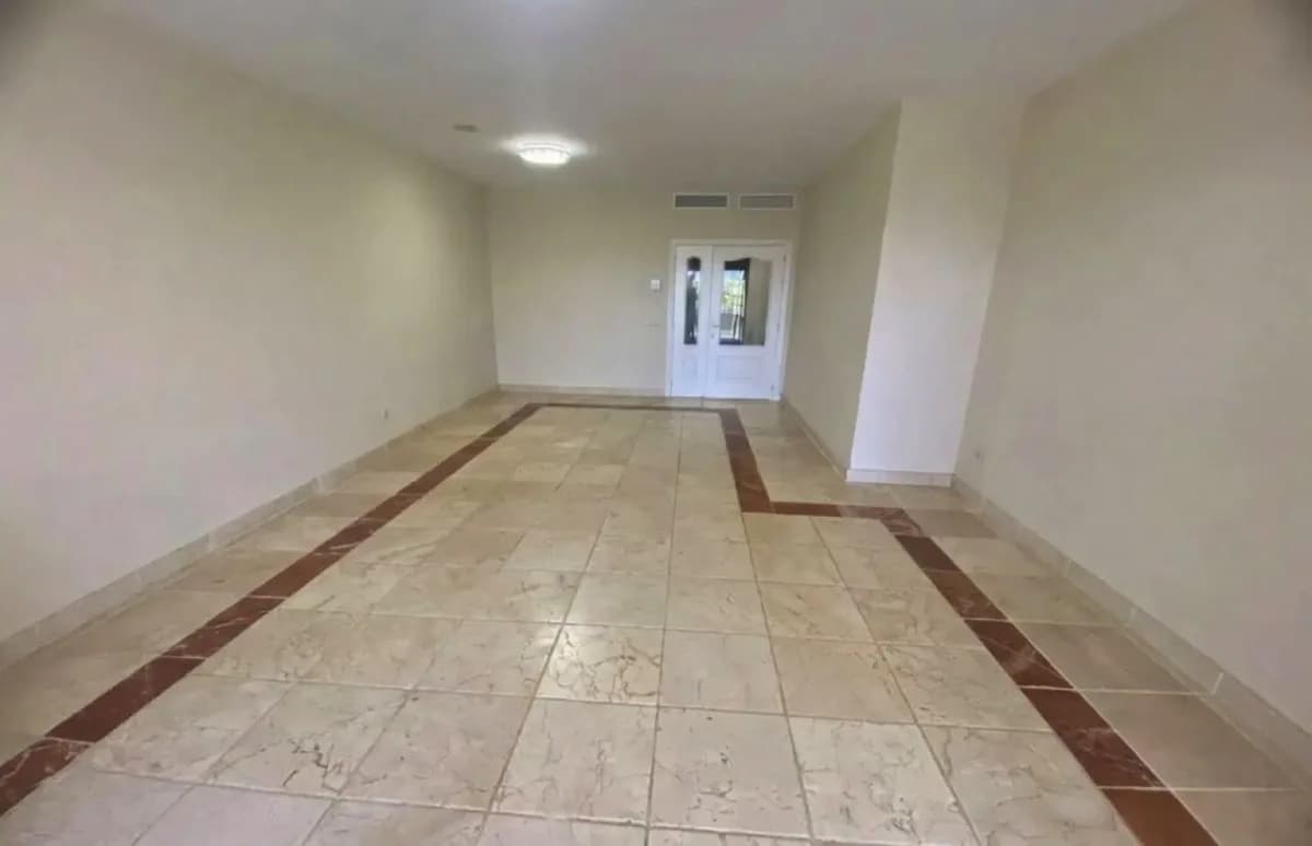 2 Bedroom Middle Floor Apartment for Sale in Benahavís, Málaga - Image 4