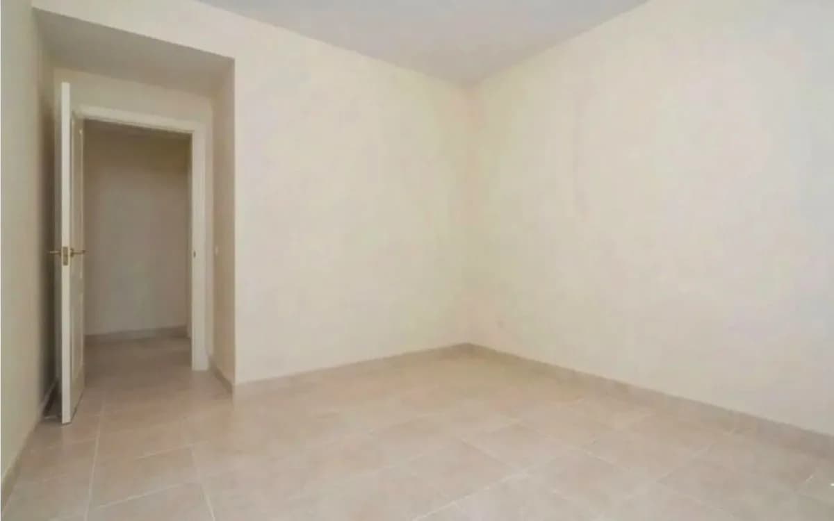 2 Bedroom Middle Floor Apartment for Sale in Benahavís, Málaga - Image 5