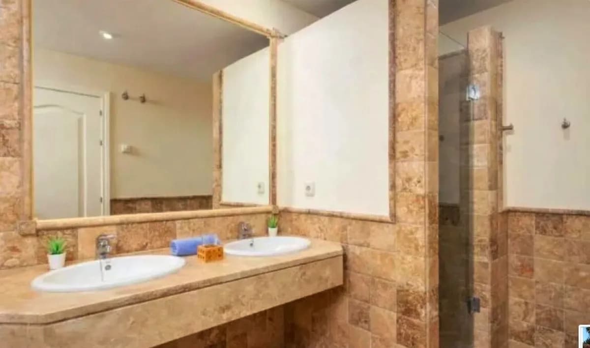 2 Bedroom Middle Floor Apartment for Sale in Benahavís, Málaga - Image 7