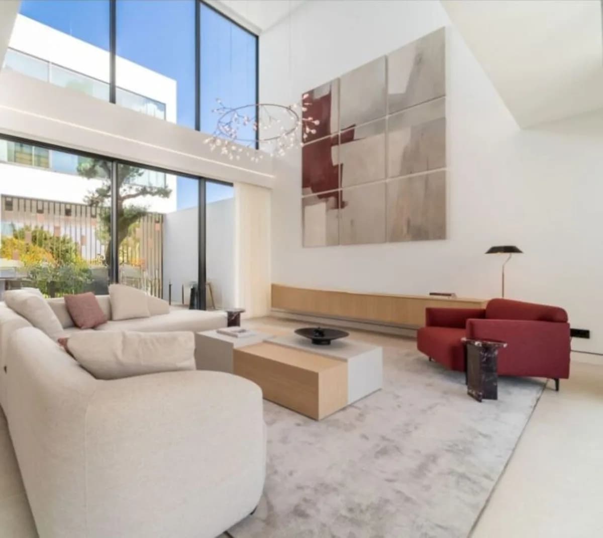 3 Bedroom Semi-Detached House for Sale in Nueva Andalucía, Málaga - Image 3