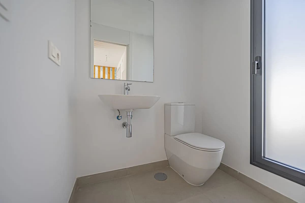 4 Bedroom Semi-Detached House for Sale in Atalaya, Málaga - Image 8