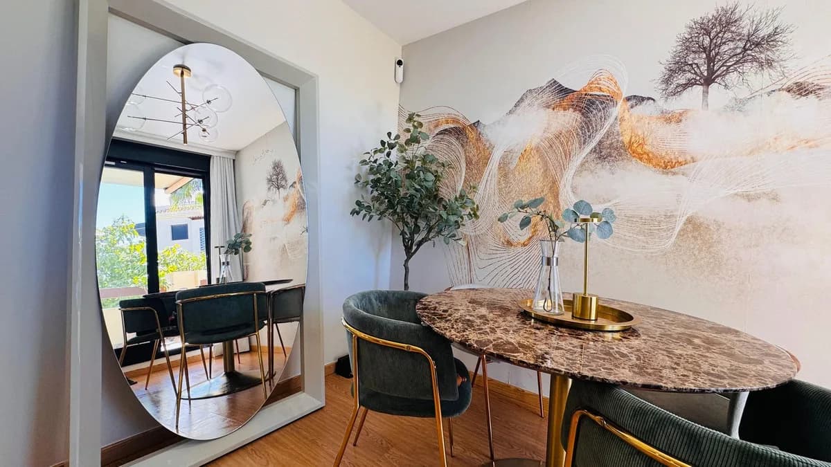 2 Bedroom Middle Floor Apartment for Sale in Selwo, Málaga - Image 4