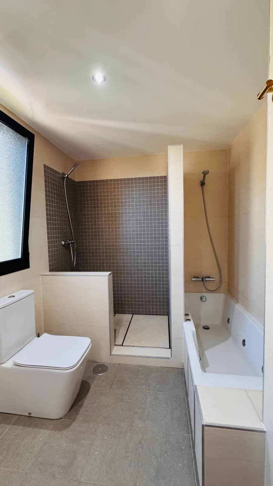 2 Bedroom Middle Floor Apartment for Sale in Selwo, Málaga - Image 8