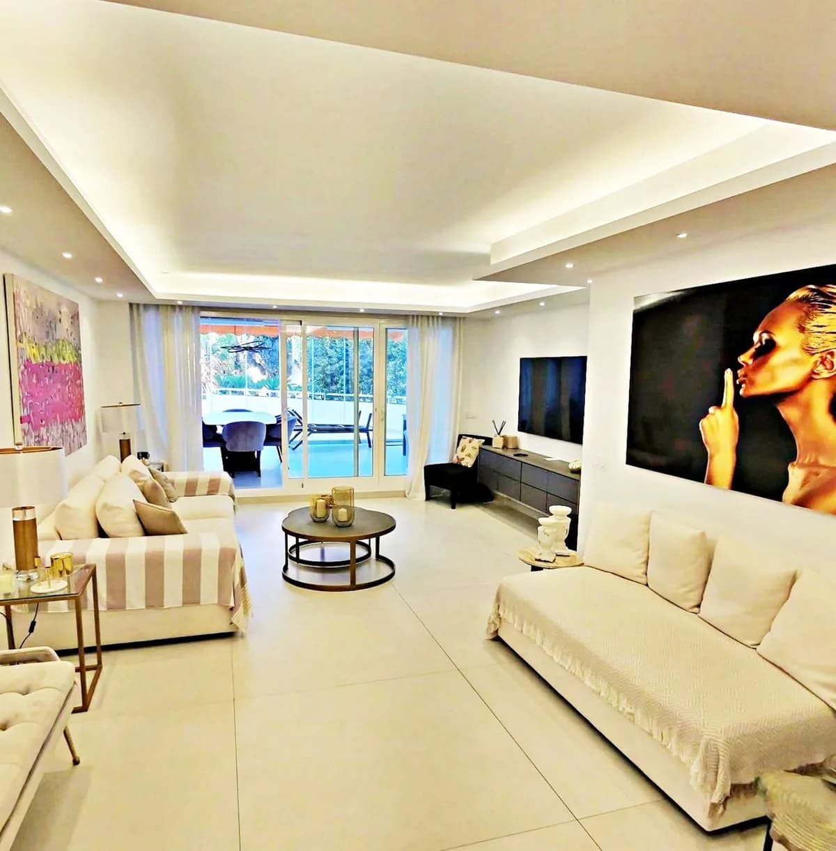 2 Bedroom Ground Floor Apartment for Sale in Puerto Banús, Málaga - Image 2