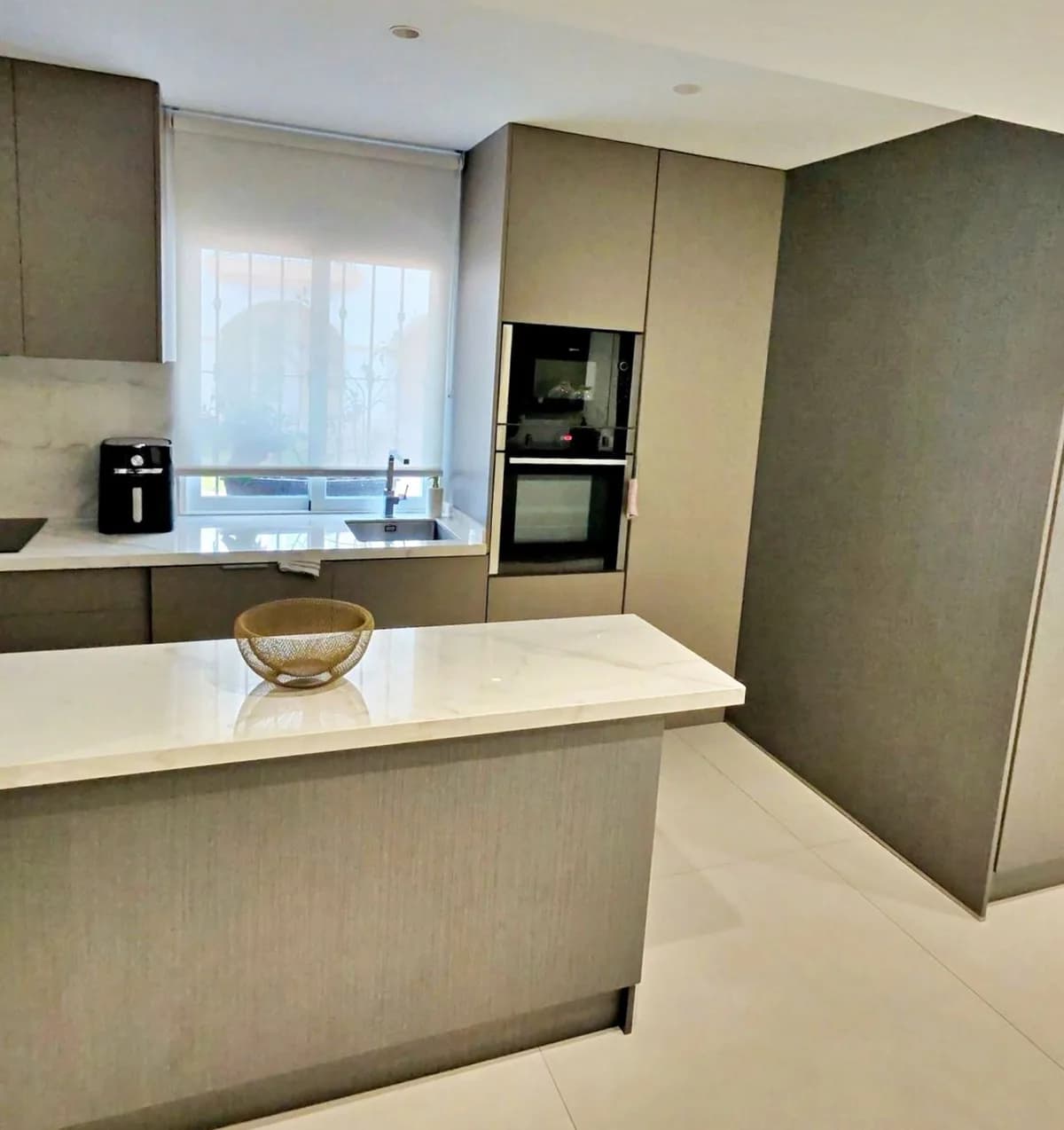2 Bedroom Ground Floor Apartment for Sale in Puerto Banús, Málaga - Image 7