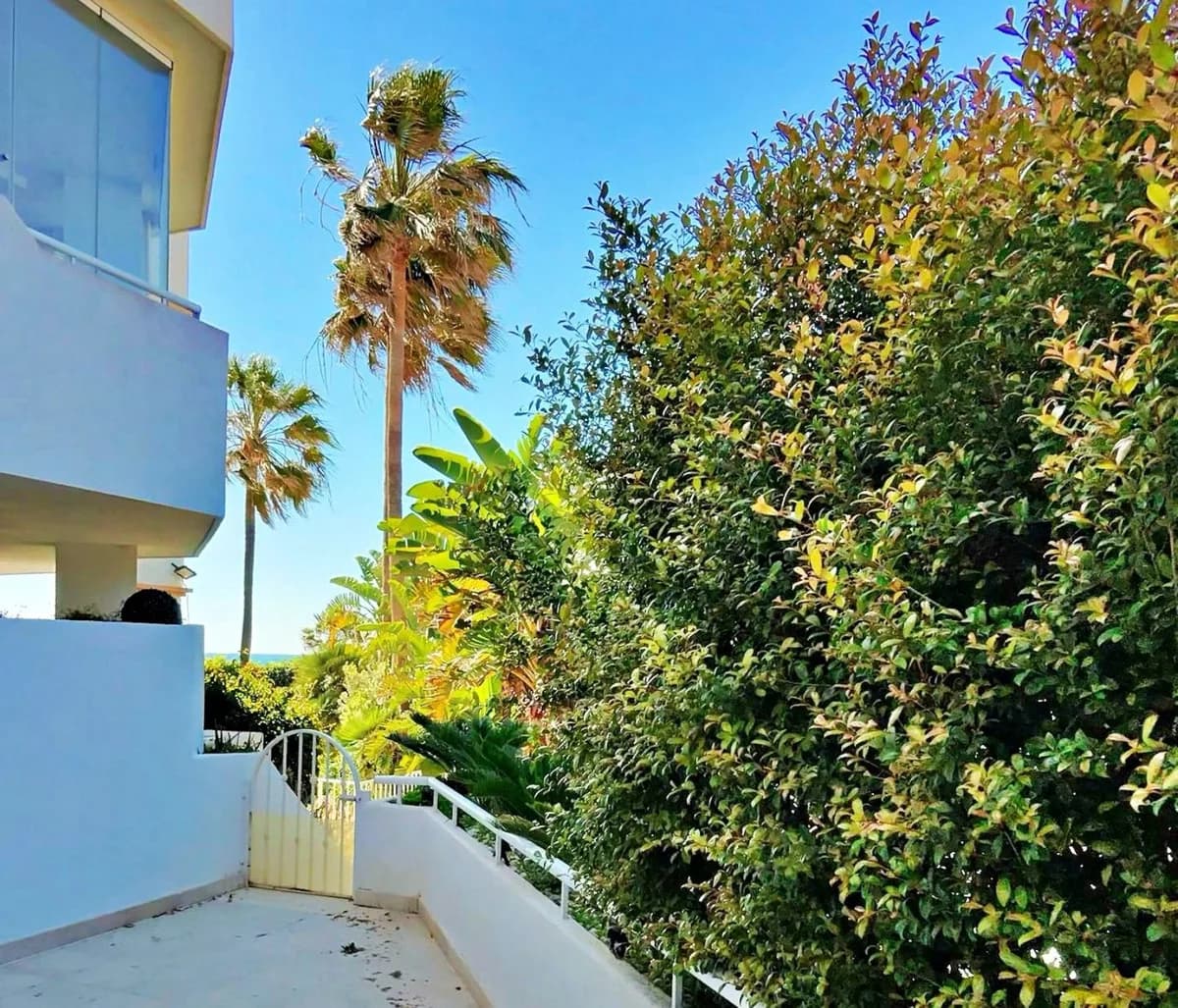 2 Bedroom Ground Floor Apartment for Sale in Puerto Banús, Málaga - Image 9