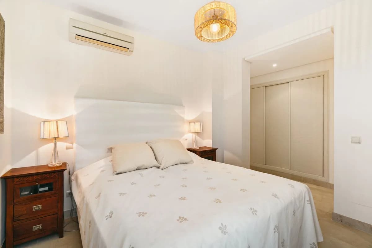 3 Bedroom Top Floor Apartment for Sale in Calahonda, Málaga - Image 8