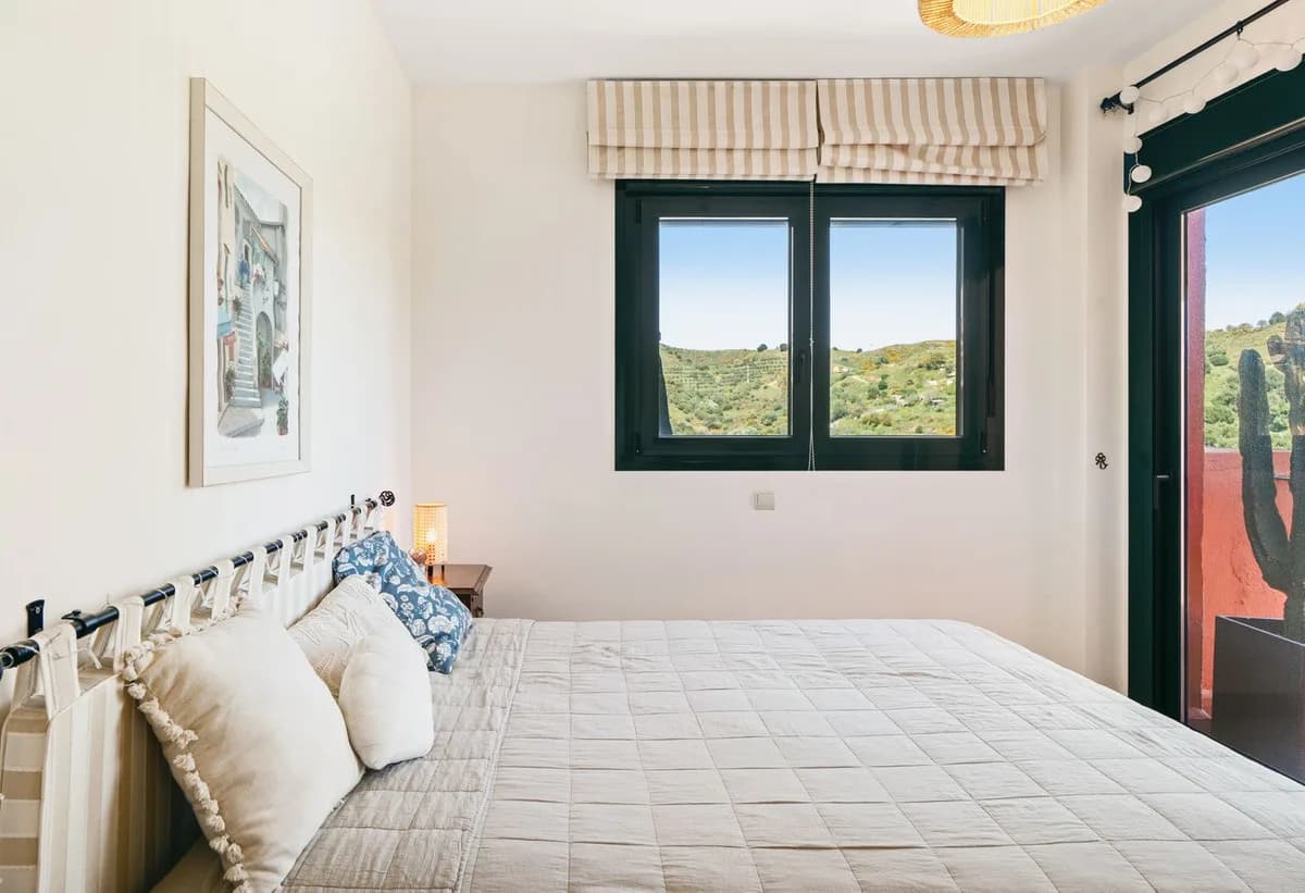 3 Bedroom Top Floor Apartment for Sale in Calahonda, Málaga - Image 9