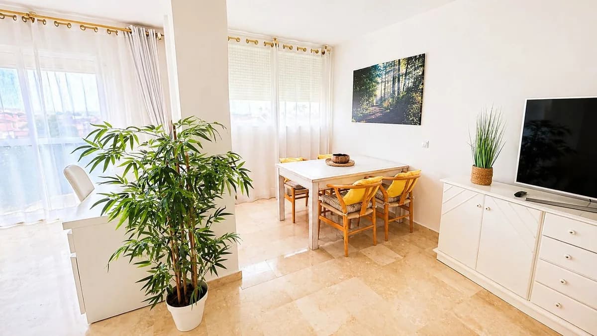 2 Bedroom Middle Floor Apartment for Sale in Atalaya, Málaga - Image 8