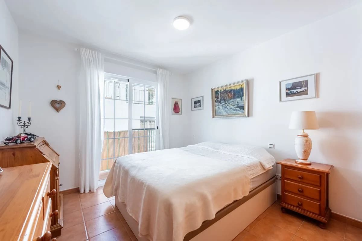 2 Bedroom Middle Floor Apartment for Sale in Gaucín, Málaga - Image 5