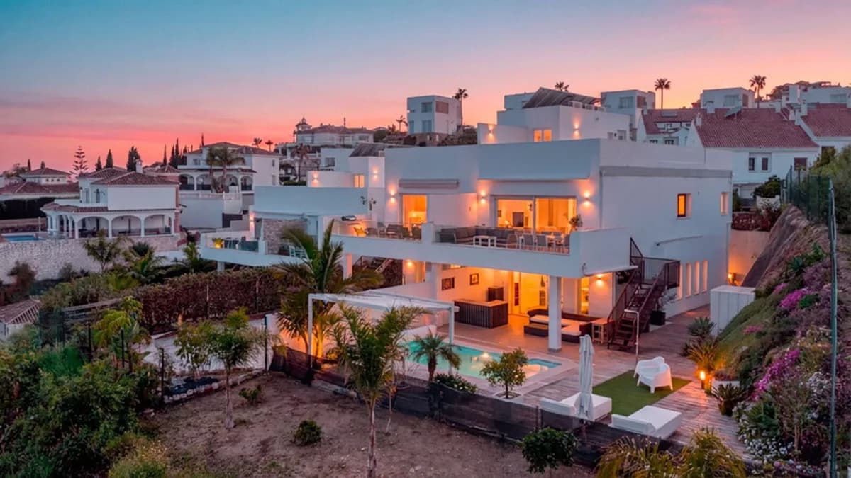 3 Bedroom Semi-Detached House for Sale in Riviera del Sol, Málaga - Image 2
