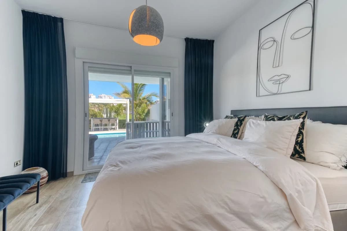 3 Bedroom Semi-Detached House for Sale in Riviera del Sol, Málaga - Image 9