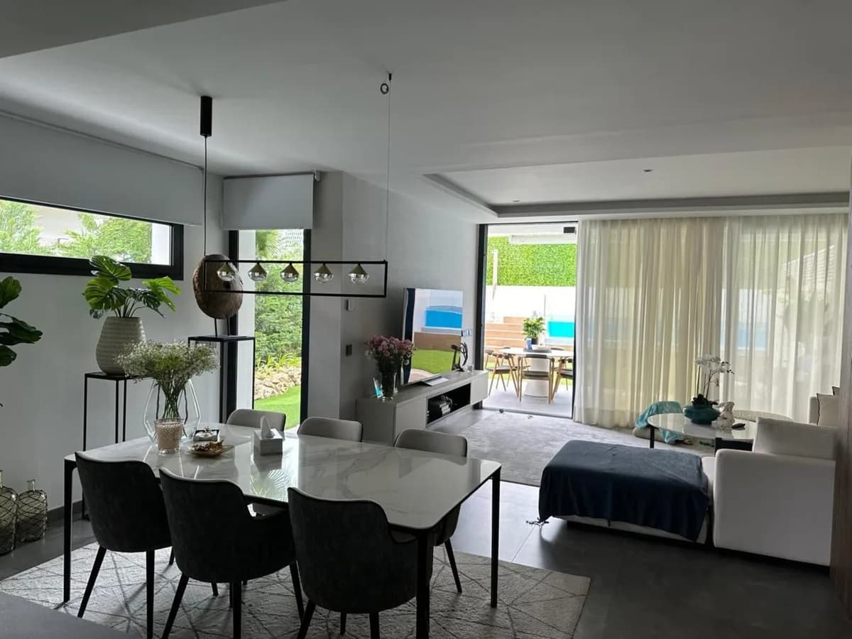 5 Bedroom Semi-Detached House for Sale in Puerto Banús, Málaga - Image 3