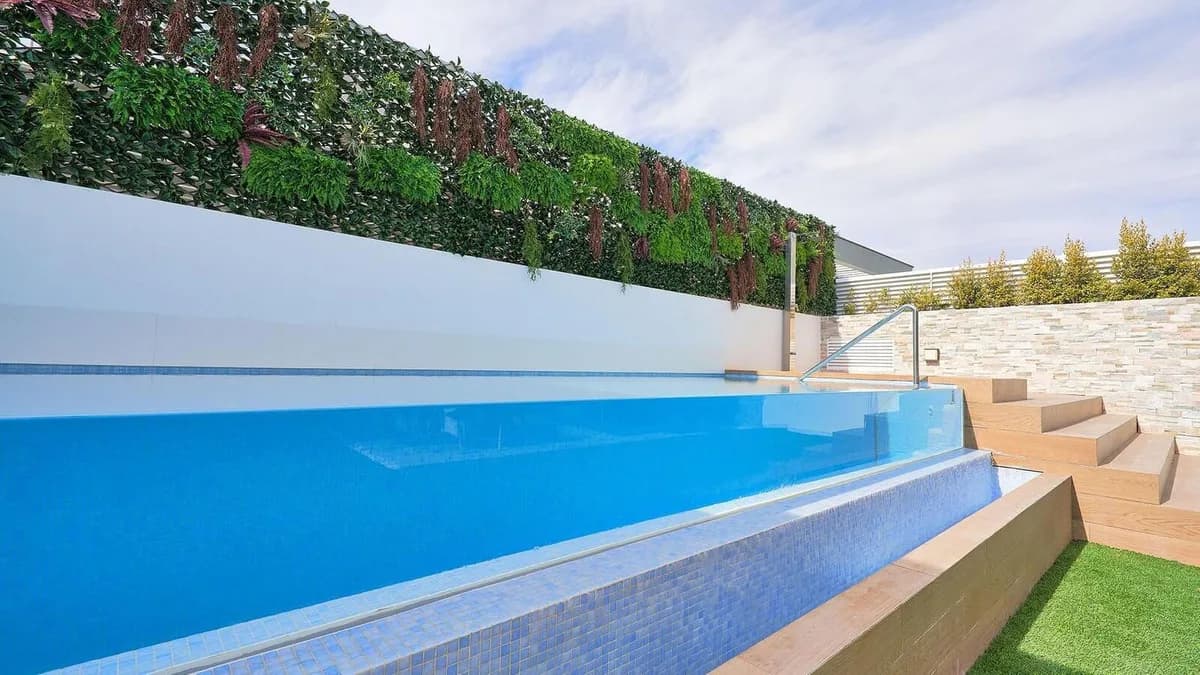 5 Bedroom Semi-Detached House for Sale in Puerto Banús, Málaga - Image 8