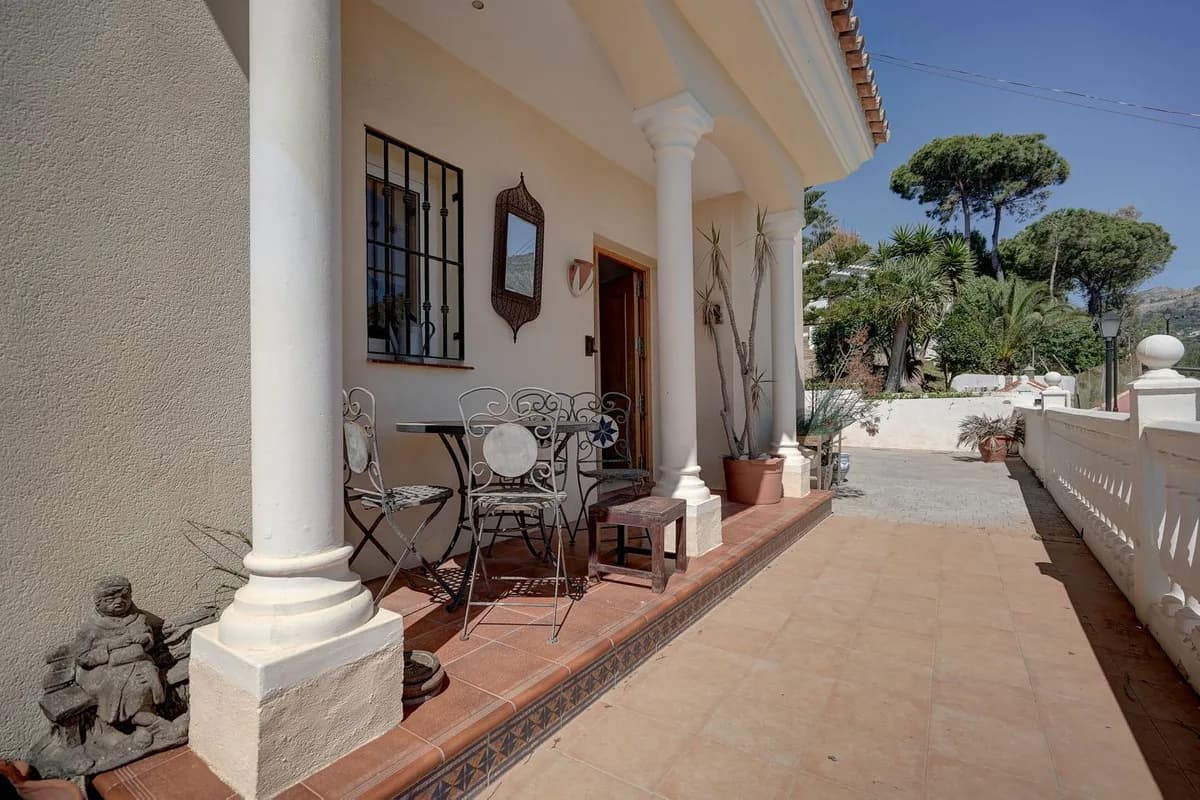 4 Bedroom Detached Villa for Sale in Torreblanca, Málaga - Image 4
