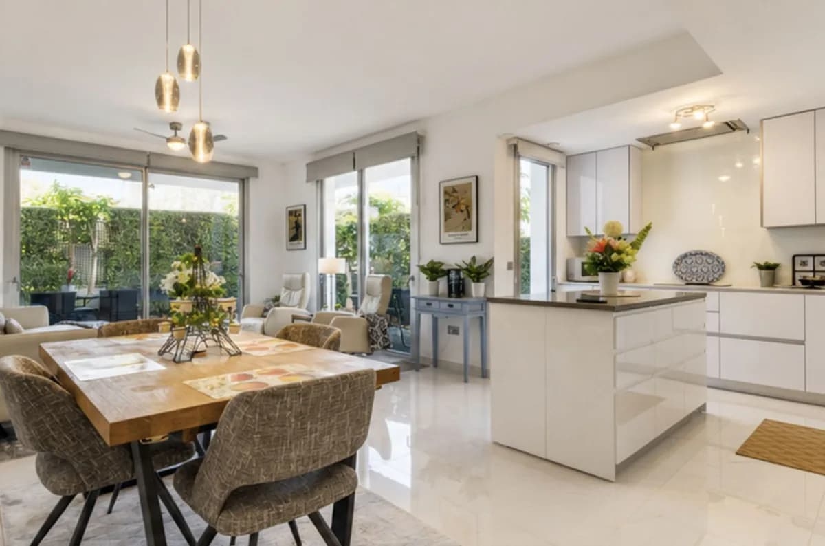 3 Bedroom Ground Floor Apartment for Sale in Bel Air, Málaga - Image 3