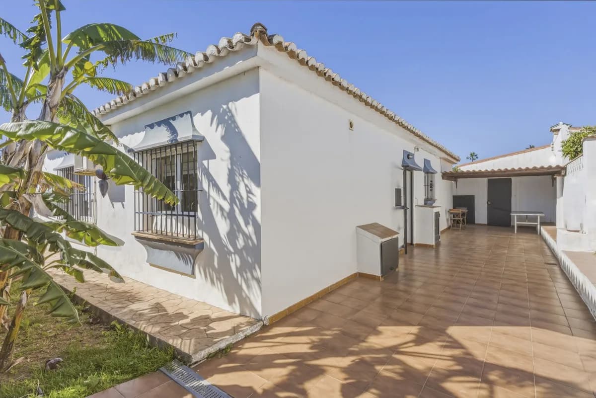 3 Bedroom Bungalow for Sale in El Chaparral, Málaga