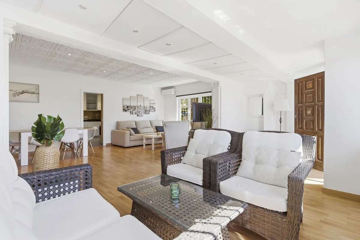 3 Bedroom Bungalow for Sale in El Chaparral, Málaga - Image 7