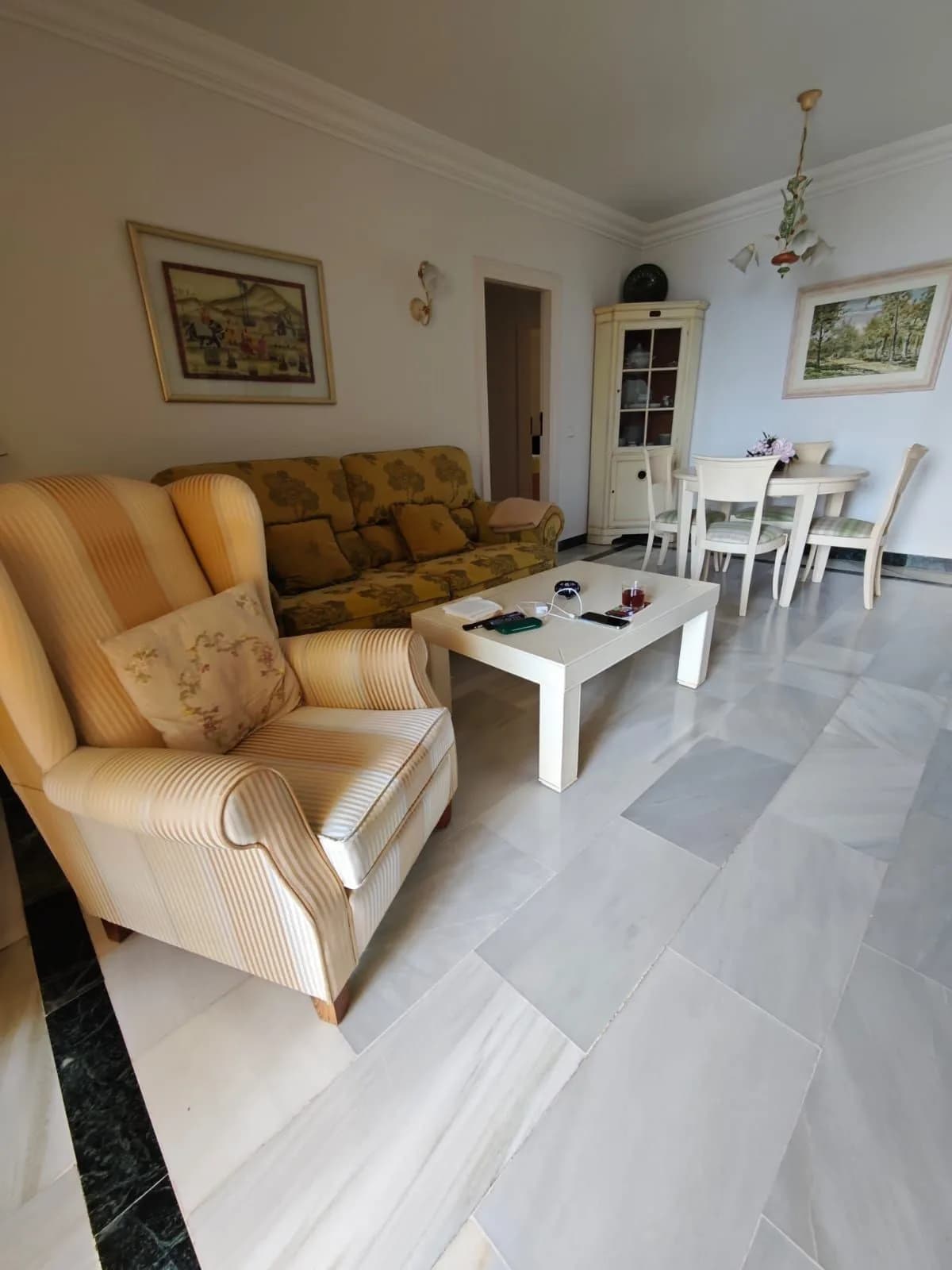 2 Bedroom Middle Floor Apartment for Sale in Marbella, Málaga - Image 6