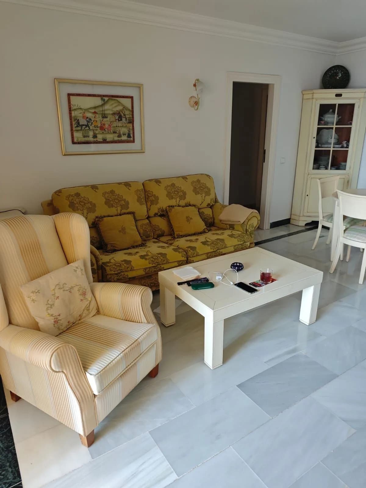 2 Bedroom Middle Floor Apartment for Sale in Marbella, Málaga - Image 9