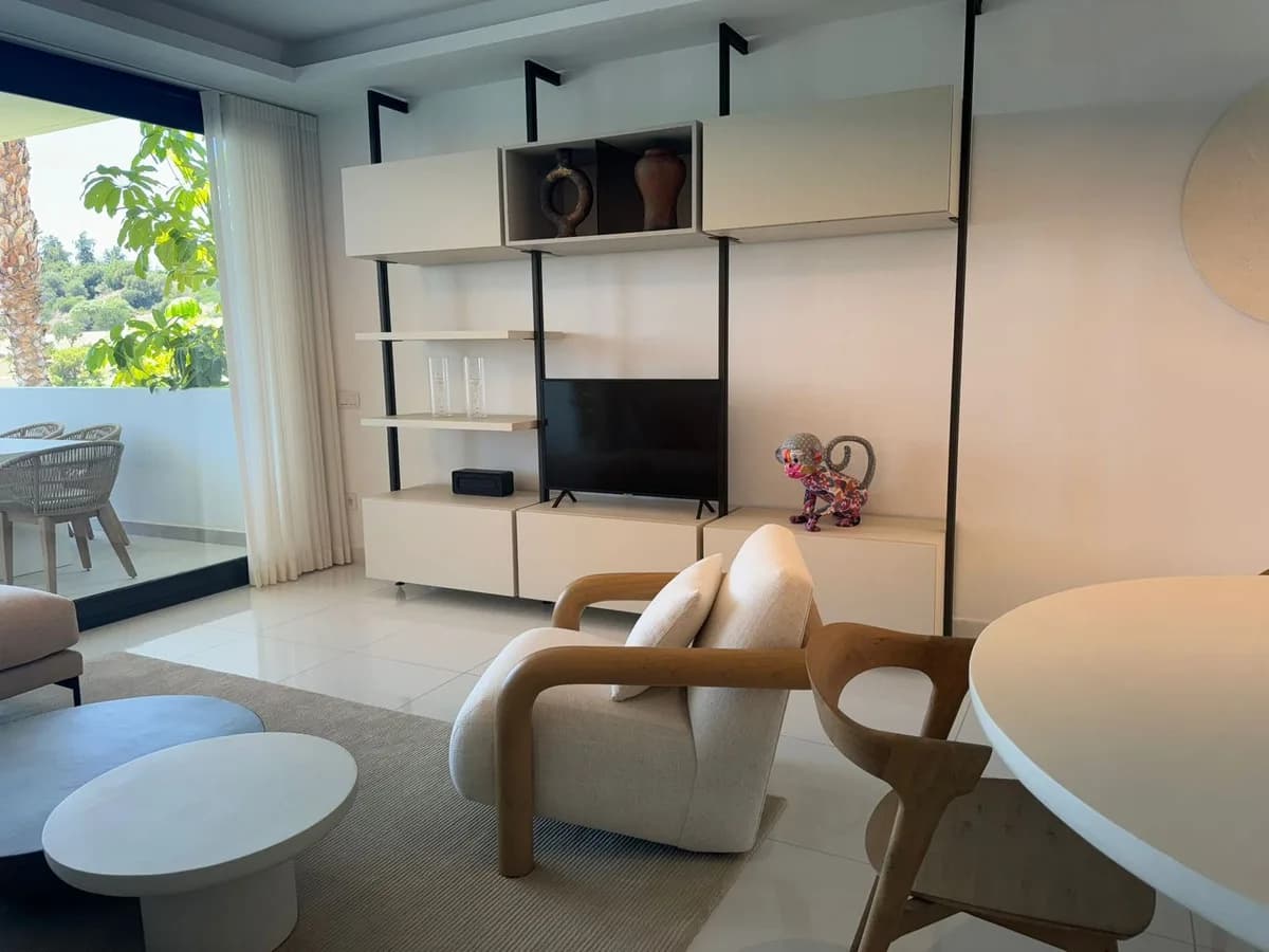 2 Bedroom Middle Floor Apartment for Sale in Benahavís, Málaga - Image 9