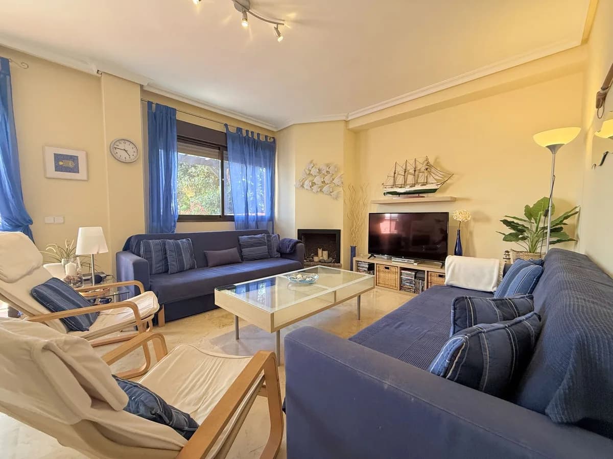 2 Bedroom Middle Floor Apartment for Sale in Casares Playa, Málaga - Image 5