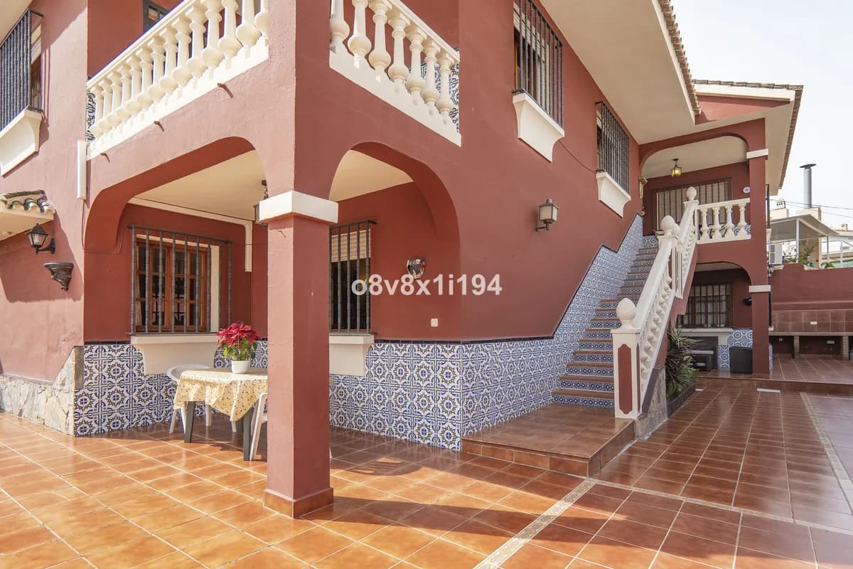 7 Bedroom Detached Villa for Sale in Ciudad Jardín, Málaga - Image 2