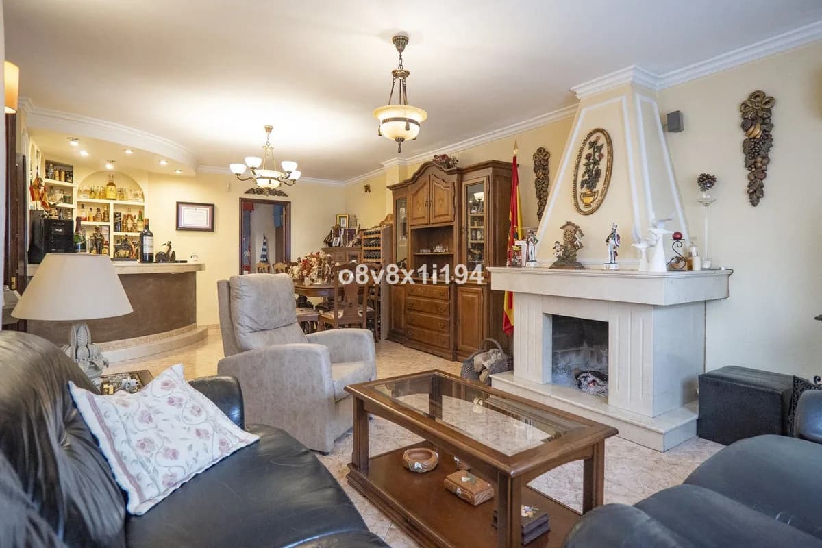 7 Bedroom Detached Villa for Sale in Ciudad Jardín, Málaga - Image 9