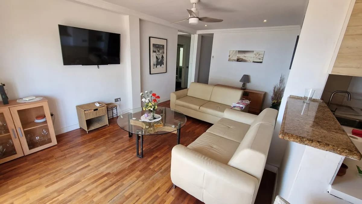2 Bedroom Middle Floor Apartment for Sale in Estepona, Málaga - Image 2