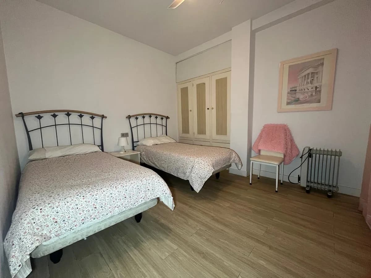 2 Bedroom Middle Floor Apartment for Sale in Estepona, Málaga - Image 6