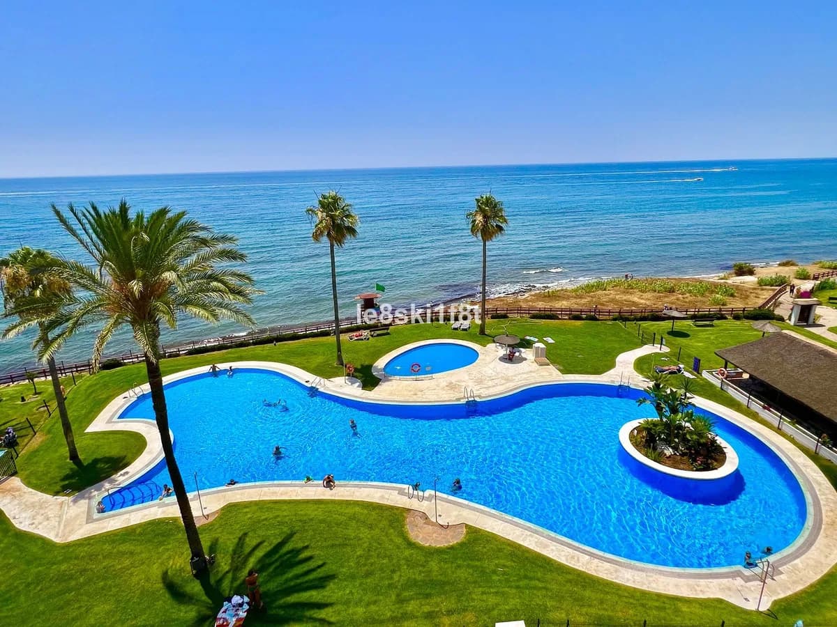 2 Bedroom Middle Floor Apartment for Sale in Calahonda, Málaga