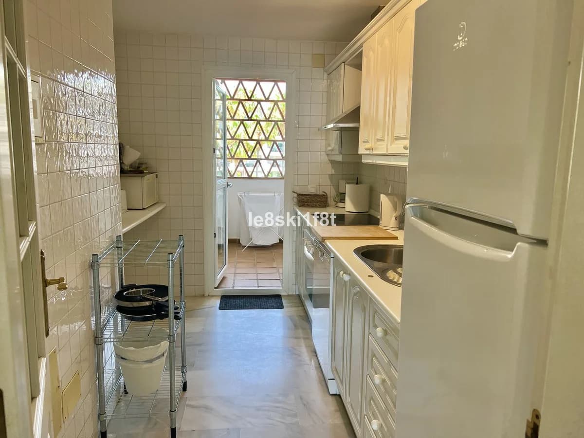 2 Bedroom Middle Floor Apartment for Sale in Calahonda, Málaga - Image 6