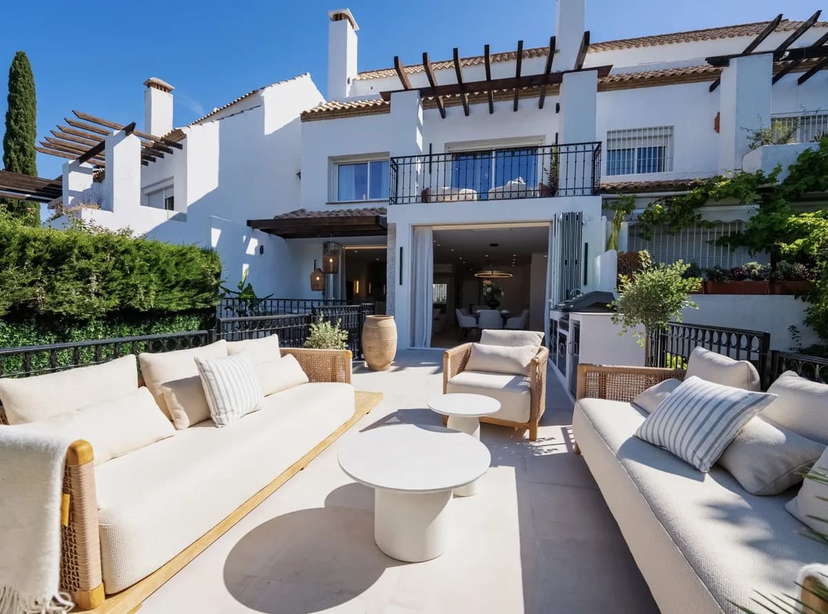 5 Bedroom Townhouse for Sale in The Golden Mile, Málaga