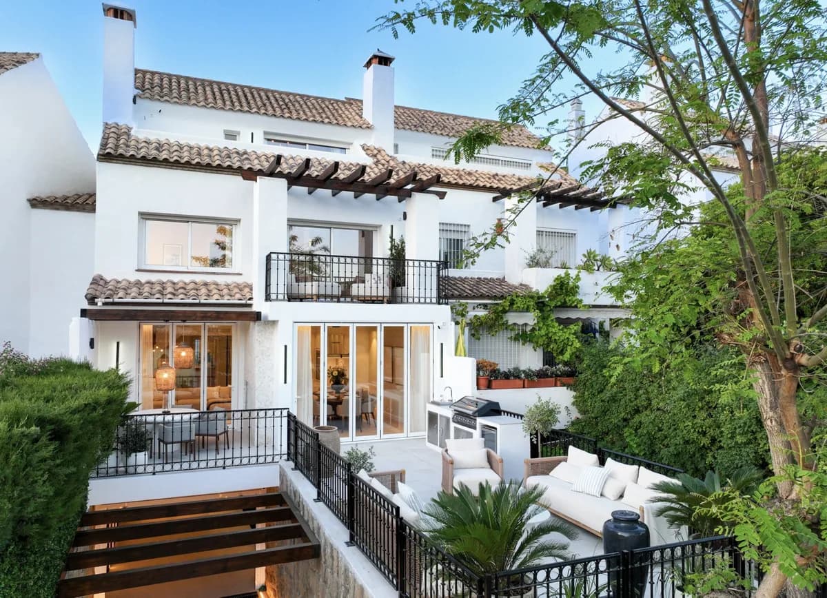 5 Bedroom Townhouse for Sale in The Golden Mile, Málaga - Image 8