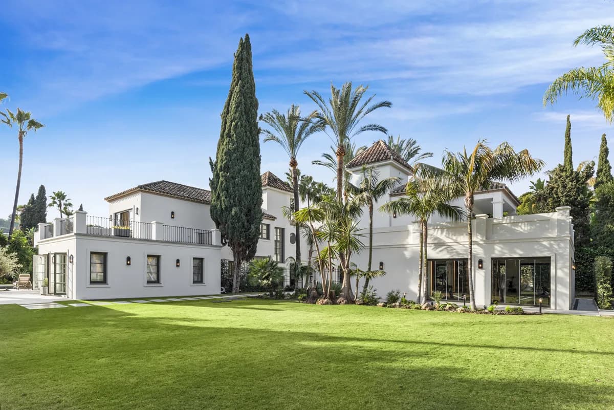 6 Bedroom Detached Villa for Sale in Nueva Andalucía, Málaga - Image 7