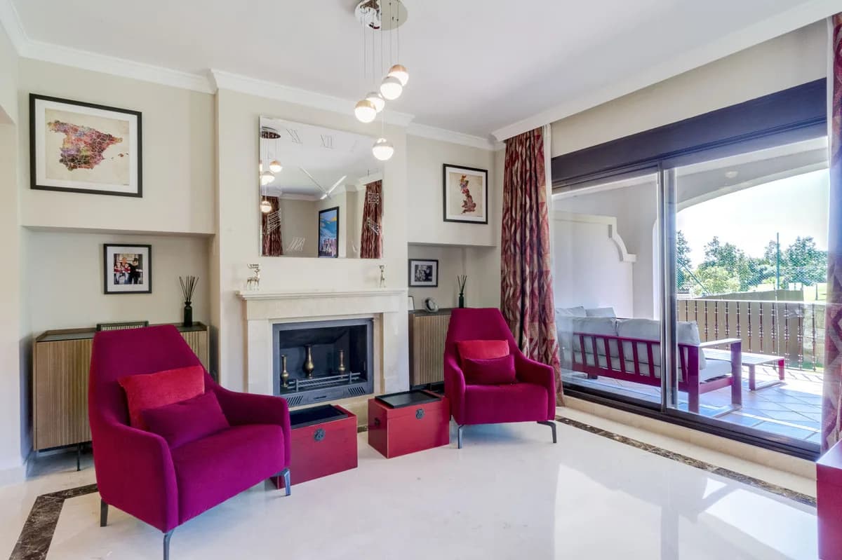 4 Bedroom Semi-Detached House for Sale in Estepona, Málaga - Image 2