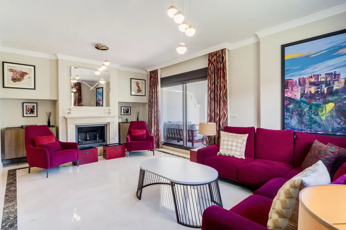 4 Bedroom Semi-Detached House for Sale in Estepona, Málaga - Image 3
